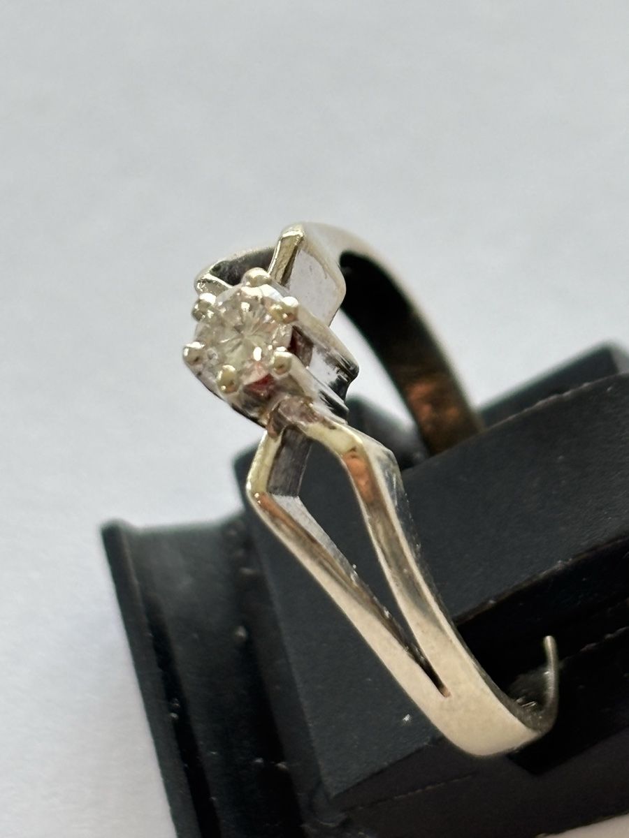 Anelli: Ring Weissgold / Diamant 18 Karat – Usato da Langnau am Albis venduto da flusspflege 1