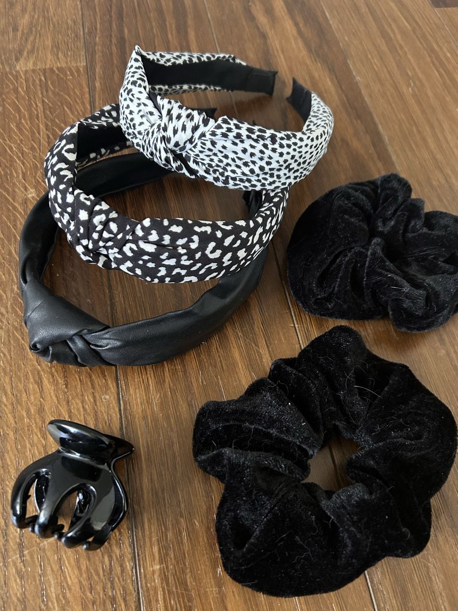 Accessori per capelli: Haarschmuck Set Haarbänder & Haargummis schwarz  – Nuovo (secondo la descrizione) da St. Gallen venduto da jojan