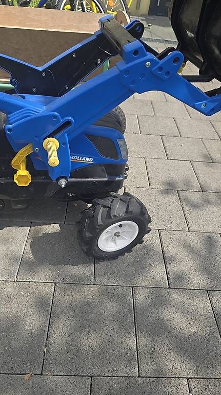 Véhicules pour enfants: Kindertraktor new holland – D'occasion à Busswil BE par Gunona