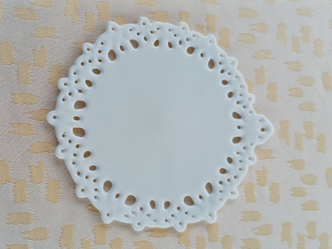Alle Dekorationen: Porzellan Medallion zum Hängen oder legen. – Neu und originalverpackt aus Winistorf von acreativ