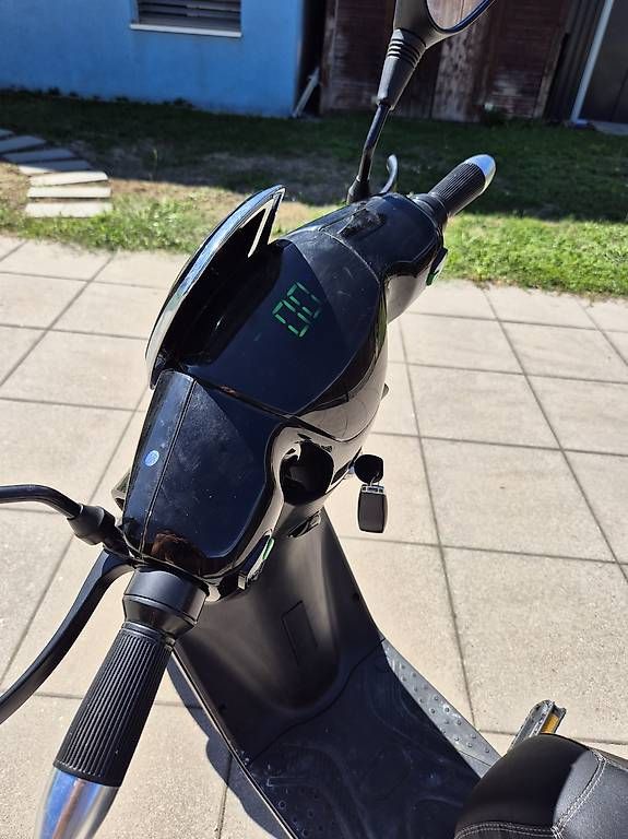 Scooter: X1 E-Roller / Elektro-Scooter  robust & zuverlässig – Usato da Seon venduto da ard_8cwt 4