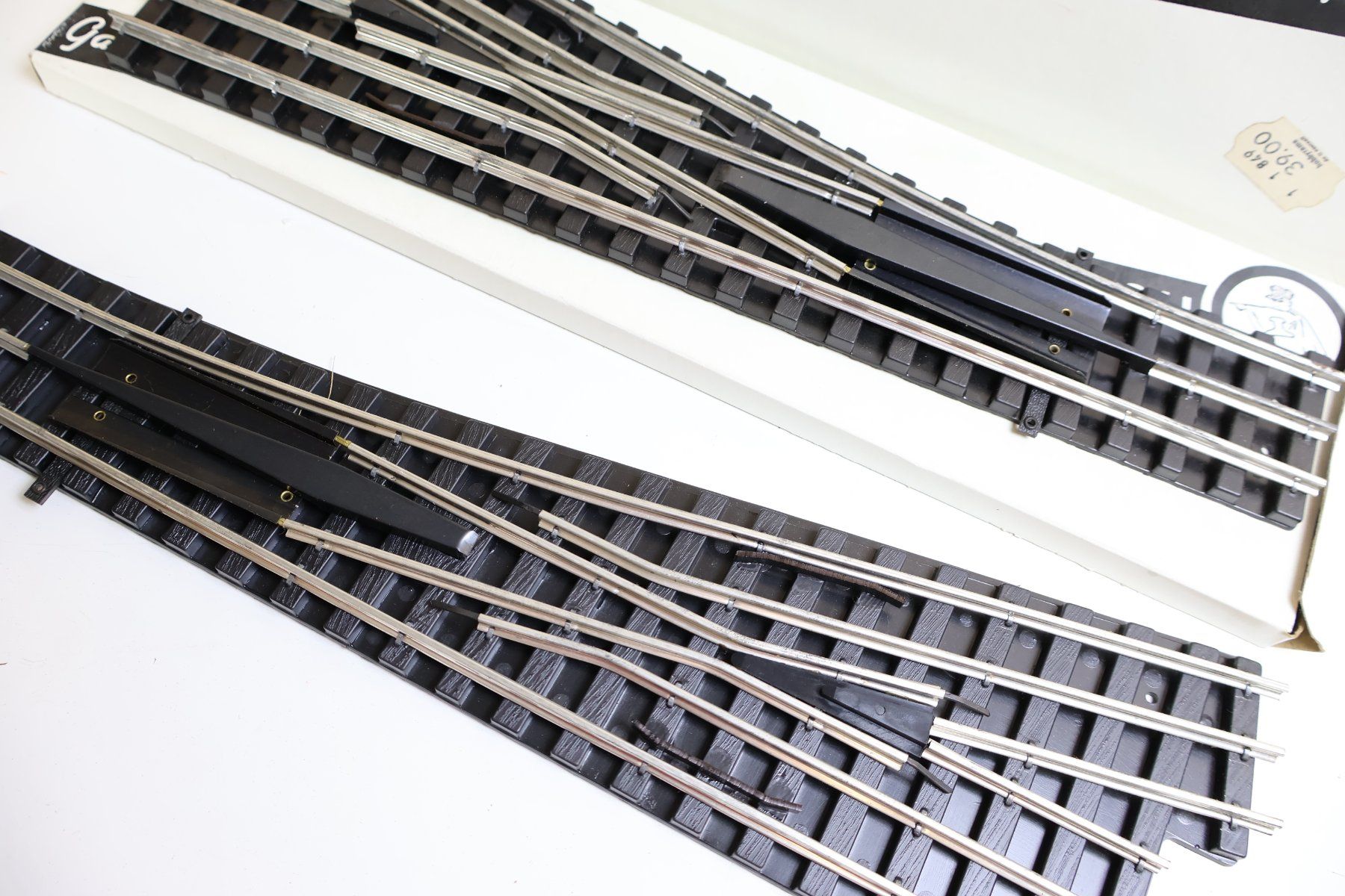 Modelleisenbahnen: 2 x Weichen Spur 0 / 3-Leiter - mit OVP – Gebraucht aus Winterthur von Monstera 4