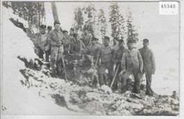 Soldaten bei der Arbeit im Winter