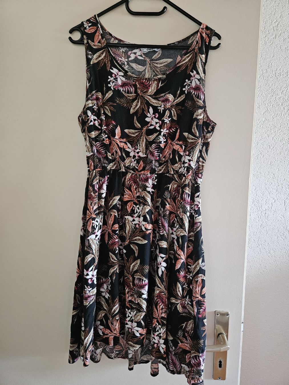 Only Vestiti: Robe courte – Usato da Fontenais venduto da zizatie