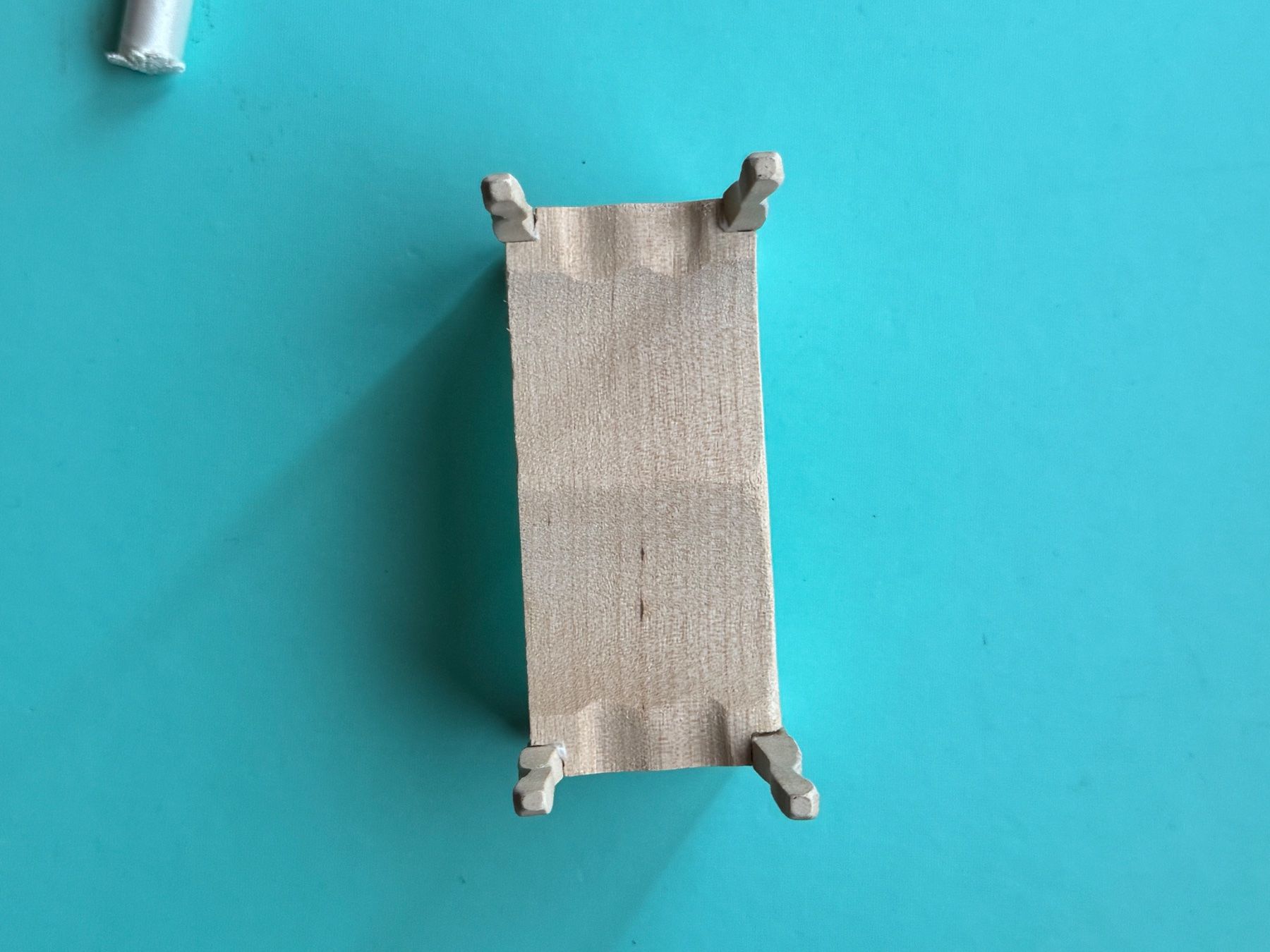 Case e mobili per bambole: Fenstersitz George III England – Nuovo e nell'imballaggio originale da Grabs venduto da Puppestuebli 5