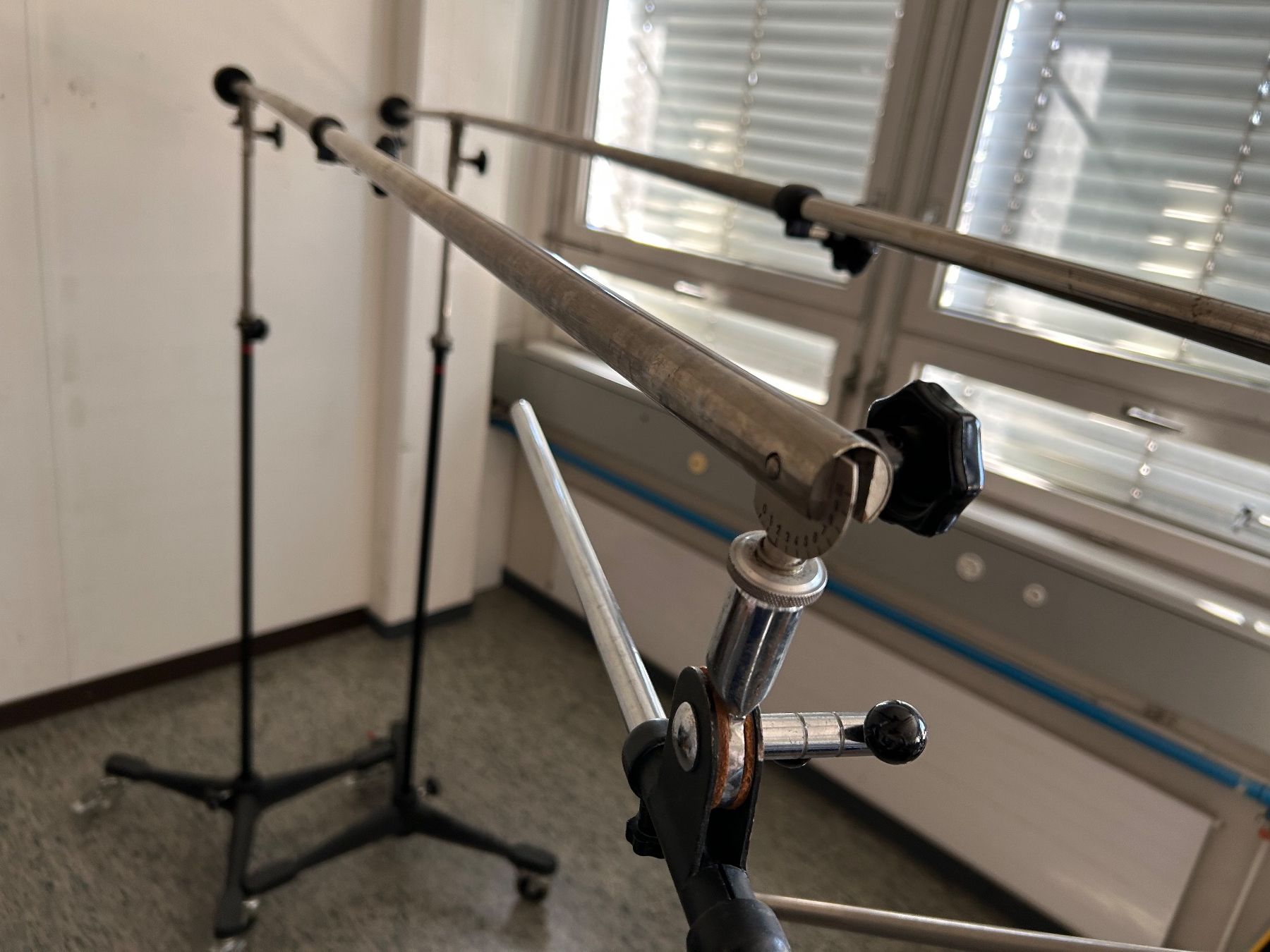Supports pour instruments & partitions: Rundfunk-Galgenstativ Sonderanfertigung – D'occasion à Zürich par LuZ_8005 1