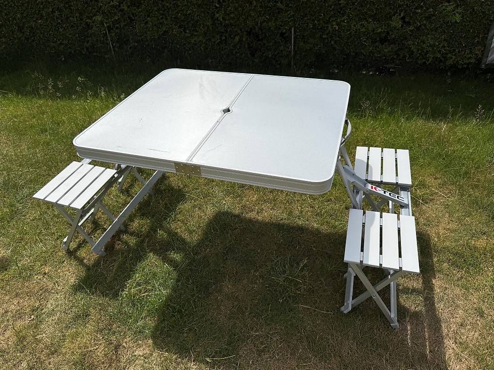 Hochstühle: Tisch Sitz Combi zusammenlegbar – Gebraucht aus Niederuzwil von Elfen1