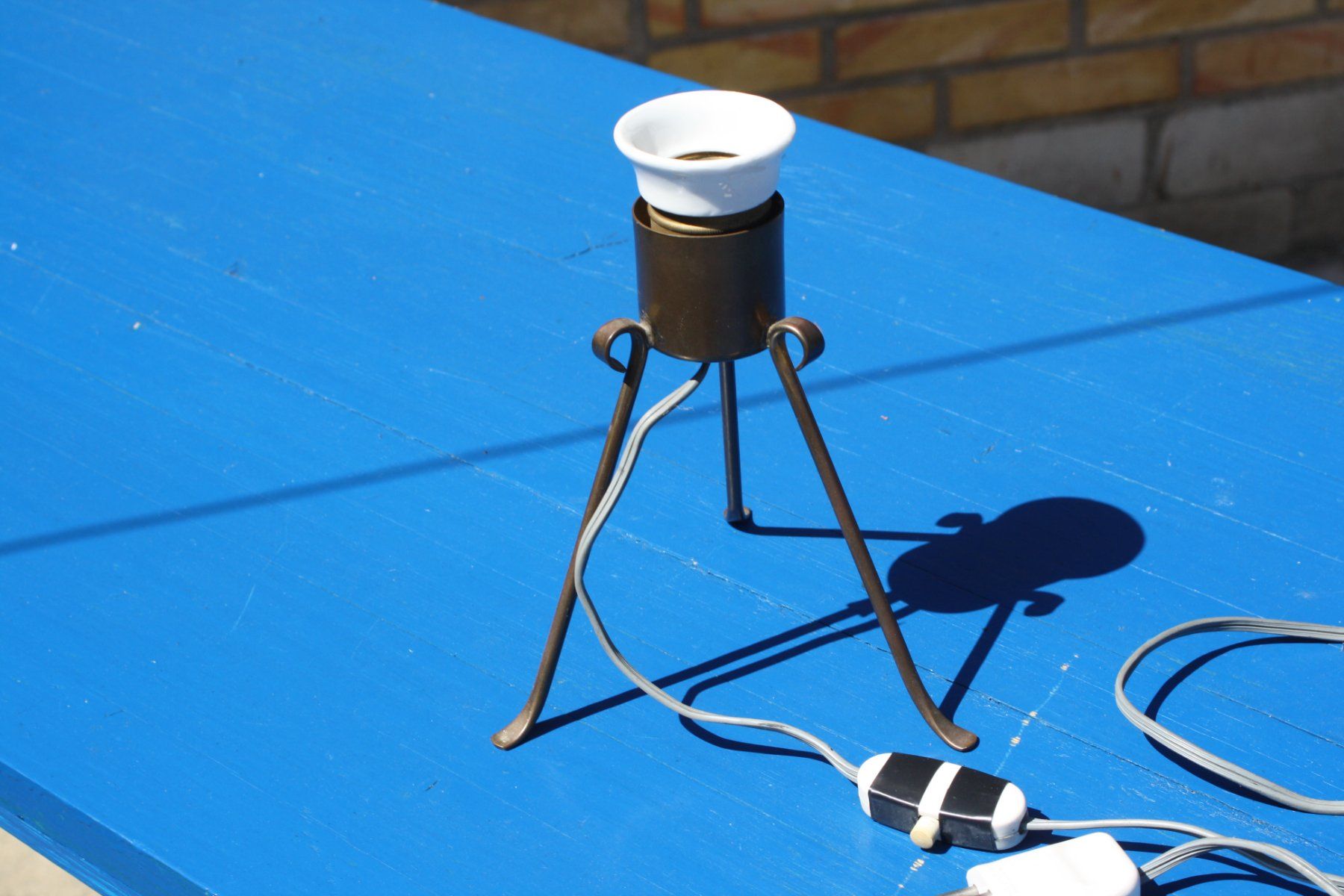 Lampade: ANTIKE LAMPE OHNE SCHIRM – Usato da Wauwil venduto da Pneuedy