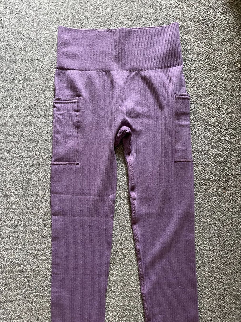 Lotti di vestiti: ZOCKN Sport Set Lila, Grösse S oder M Fabrikneu – Nuovo e nell'imballaggio originale da Rekingen AG venduto da Barmaleus 3