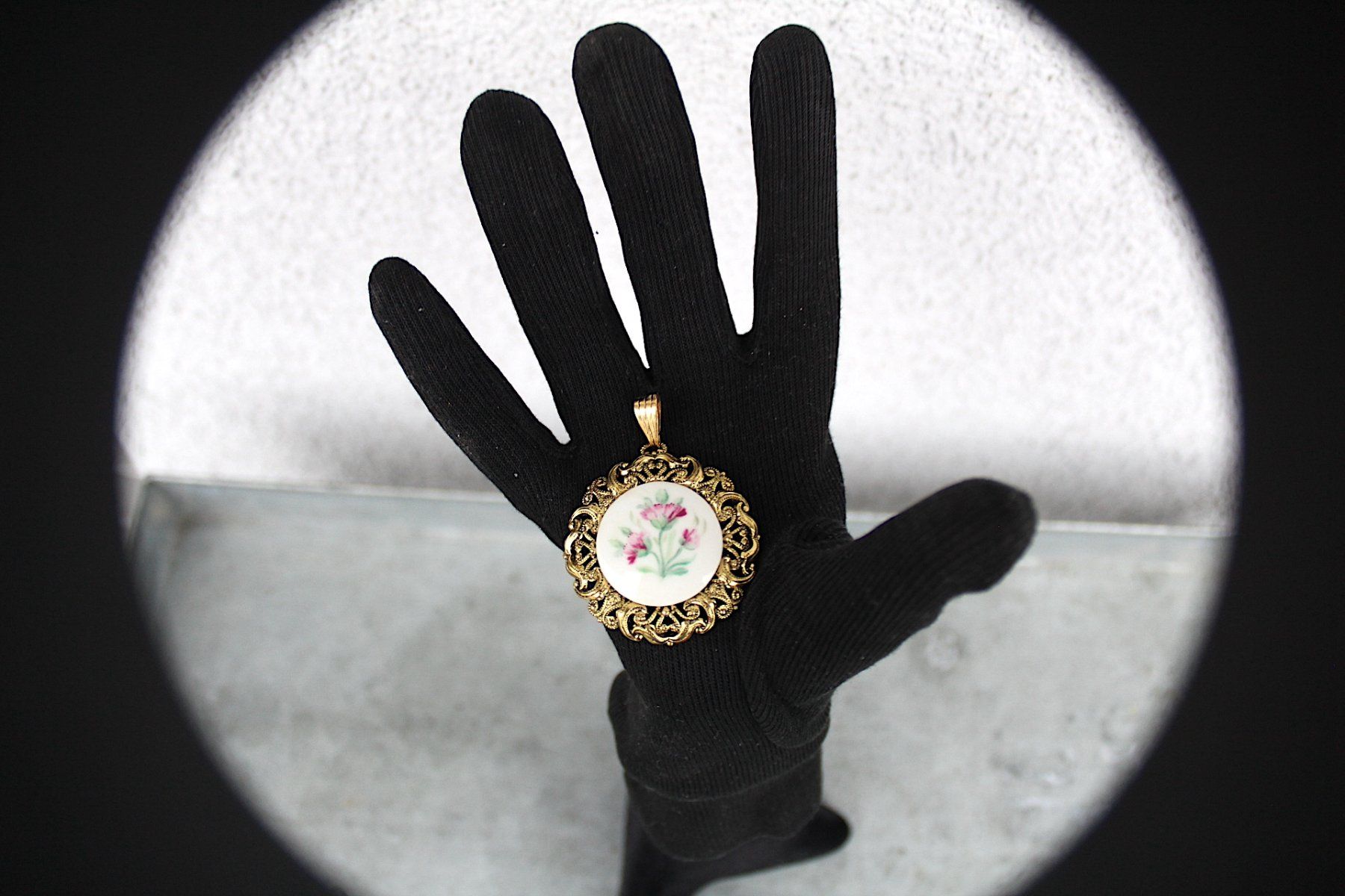 Pendentifs: Anhänger mit Porzellan. – D'occasion à Locarno par madame-tus-sauds 2