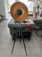 Dreibein-Stehlampe im Industrial-Stil inkl. Glühbirne