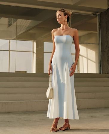 Maxikleid in blau-weiss mit abnehmbaren Trägern