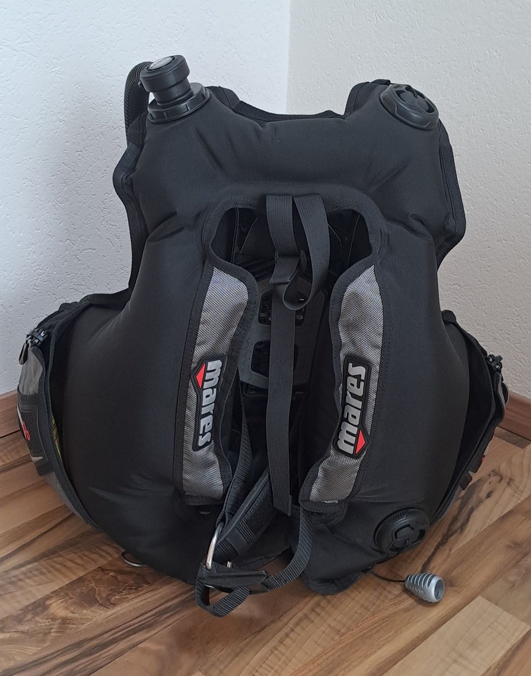 Mares Détendeurs & Vestes: Mares Hybrid Pure BCD – D'occasion à Niederdorf par fah_9wky 2