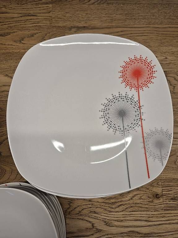 Set di piatti: 12-teiliges Geschirrset – Usato da Flumserberg Bergh venduto da Lasiglo 1