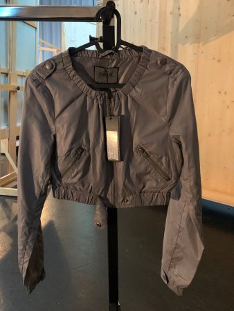 ONLY graue kurze Jacke,  Gr. S - neuwertig