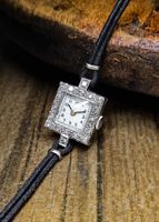 Damen-Schmuckuhr aus Platin und Diamanten aus dem Jahr 1920