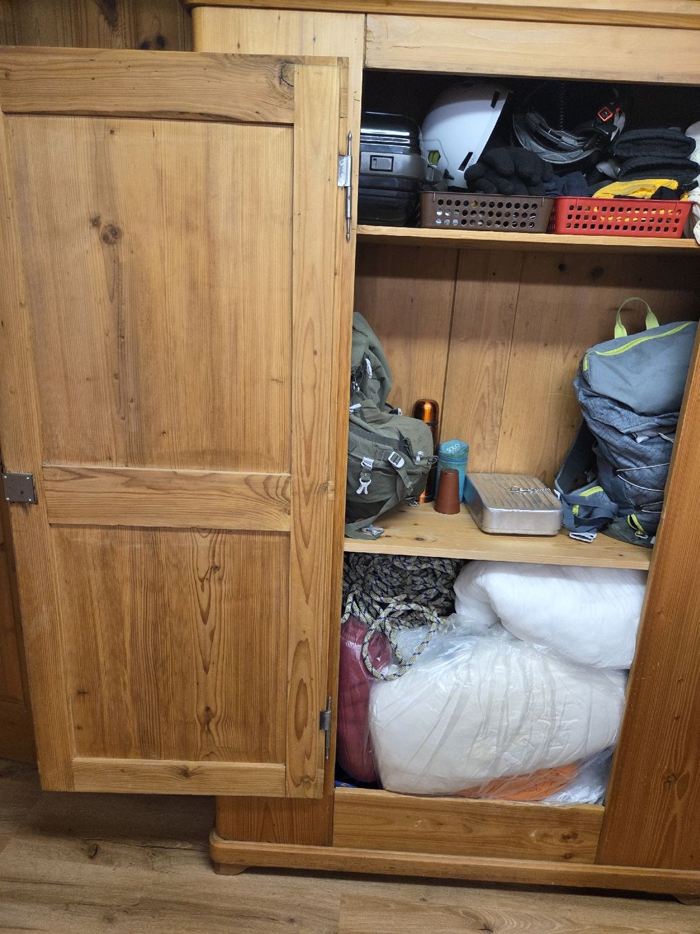 Armadi: Tannenschrank – Usato da Dietwil venduto da mb54 3
