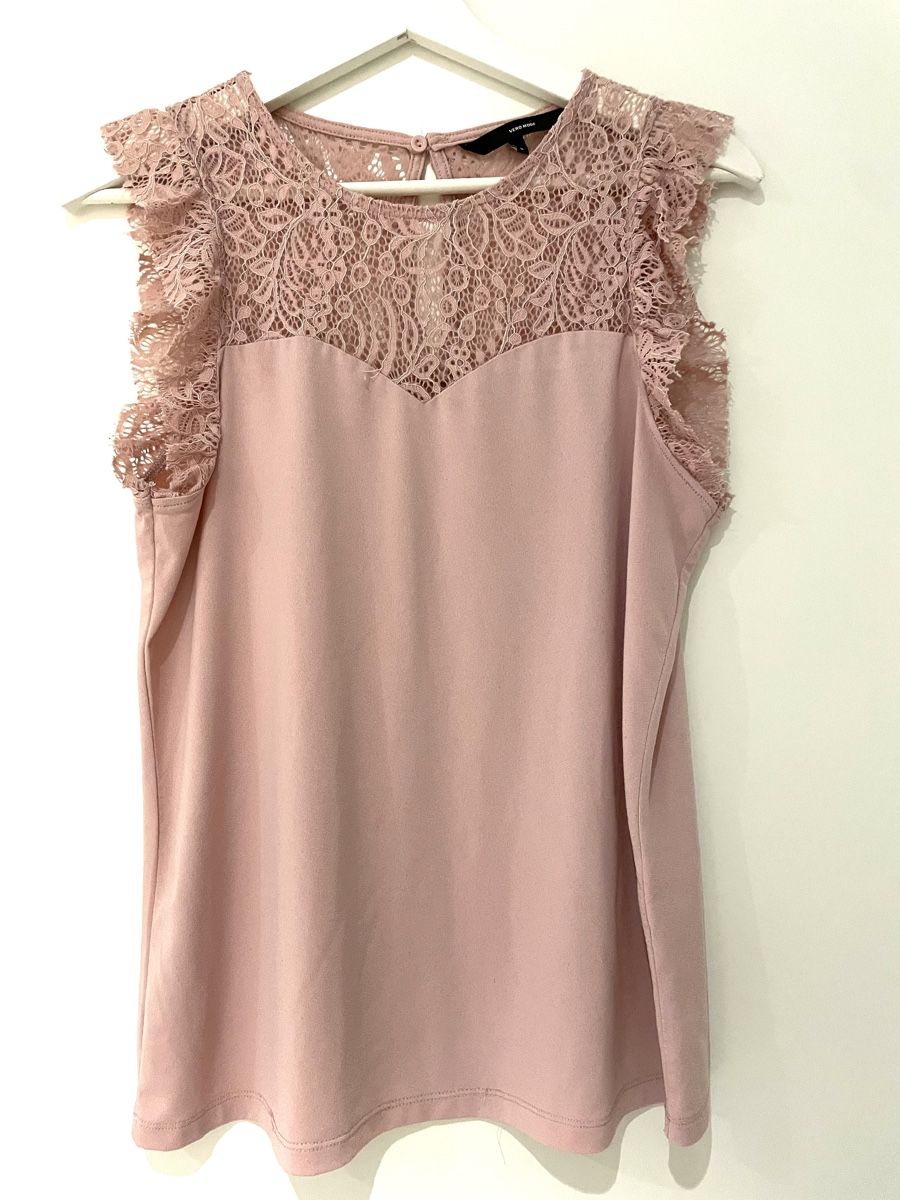 Vero Moda Tops: Elegantes Spitzentop in Rosé – Gebraucht aus Chur von buc_6tcp