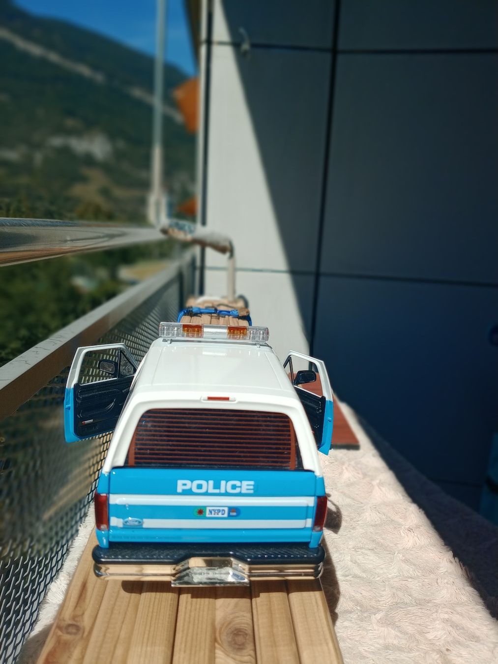Greenlight Modellini d'auto: Ford Bronco 1992 NYPD – Usato da Domat/Ems venduto da oriori 8