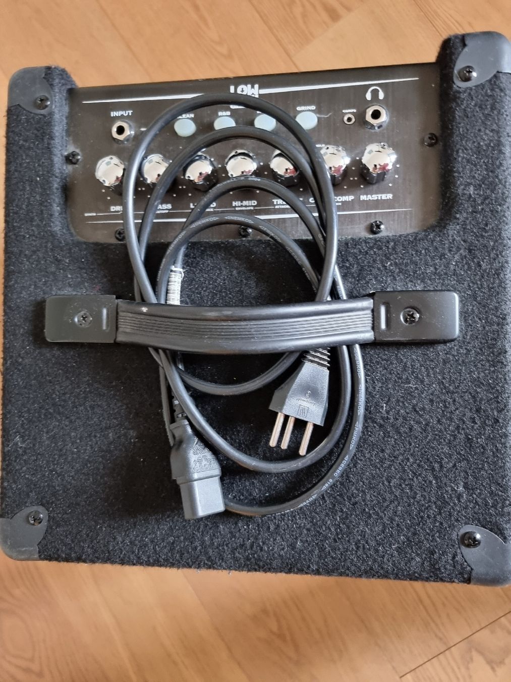 Line 6 Amplificatori: GITARREN VERSTÄRKER LINE 6 STUDIO 110 – Usato da Zofingen venduto da Tinpan 1