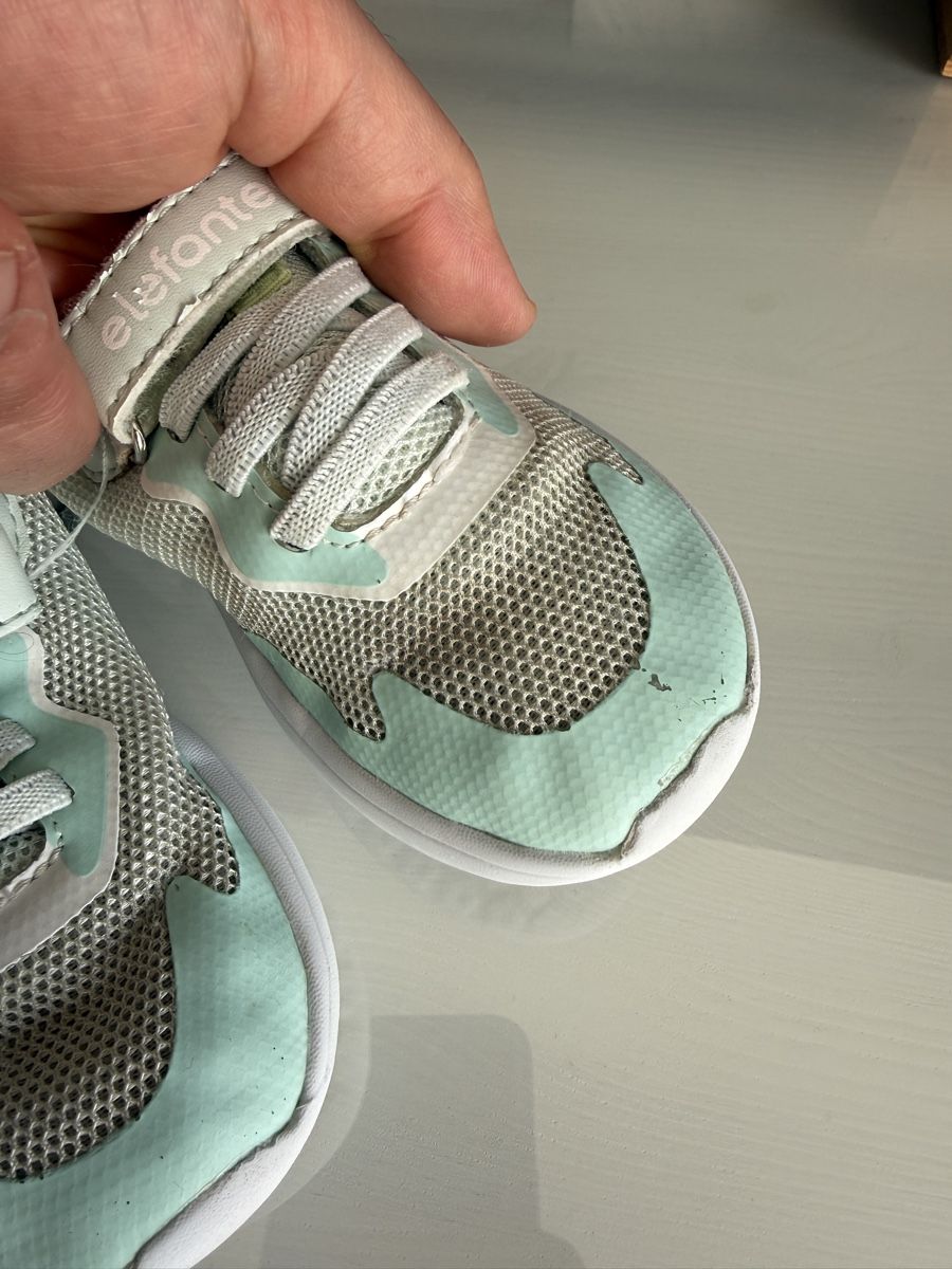 Scarpe per ragazze: Mädchen Schuhe 26 gr  Elefanten – Usato da Dübendorf venduto da Ilsaporedelviaggio 2