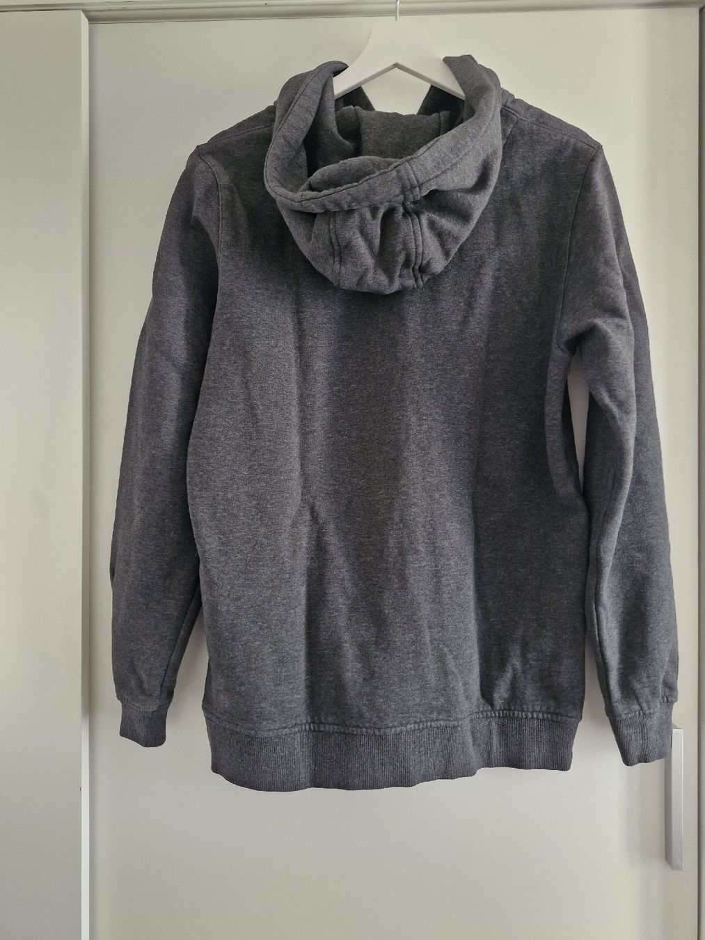 Pullover & Sweatshirts: Kapuzenpullover M – Gebraucht aus Breitenbach von sabrinaa95 1