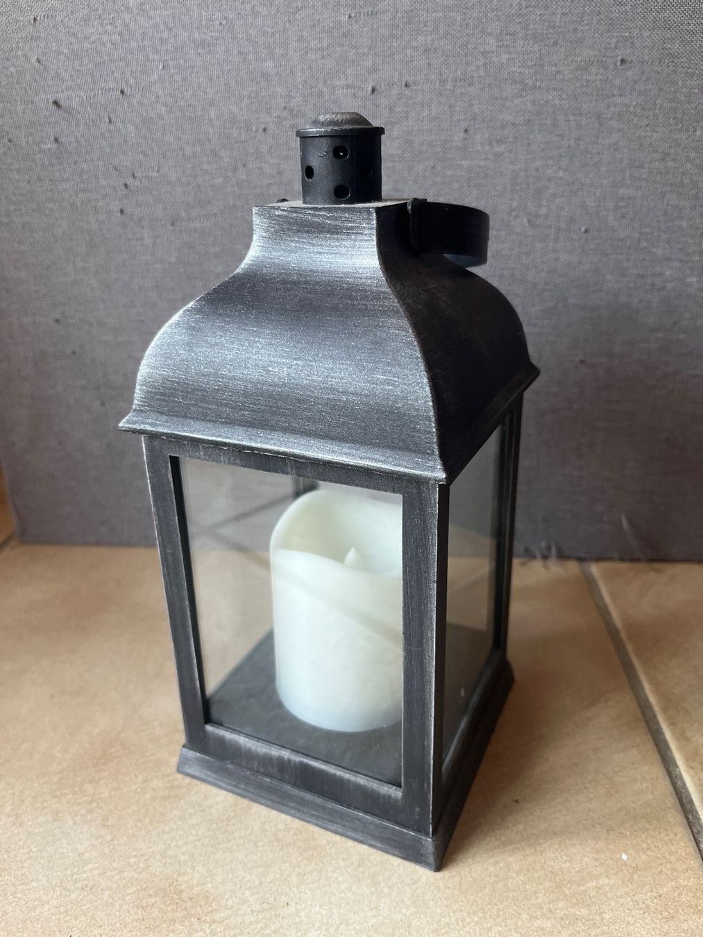 Lampade: Lanterne électrique à piles en plastique – Usato da Vernayaz venduto da Darkfrost