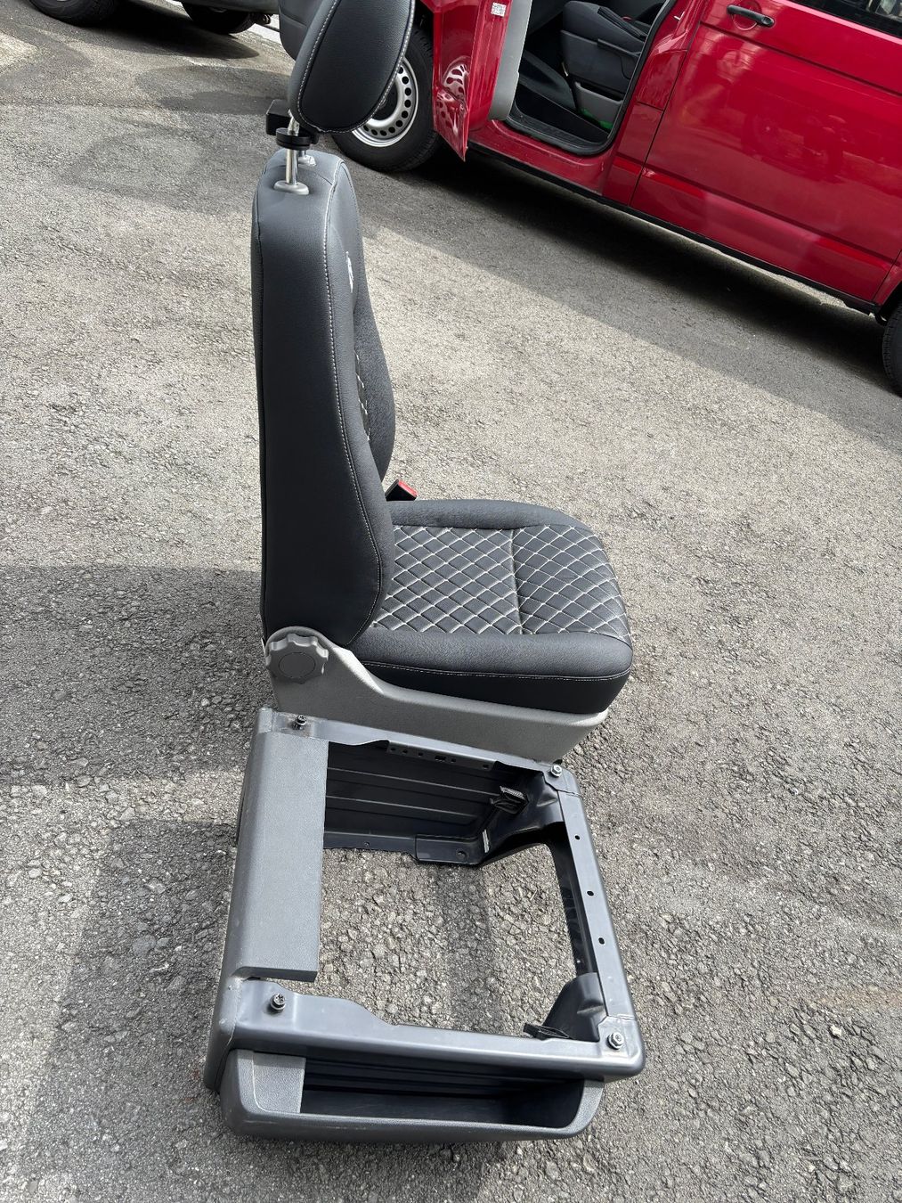 VW Tutti pezzi di ricambio auto: VW T5 neu bezogener Beifahrersitz mit Konsole – Usato da Gams venduto da mir_n5kk 3