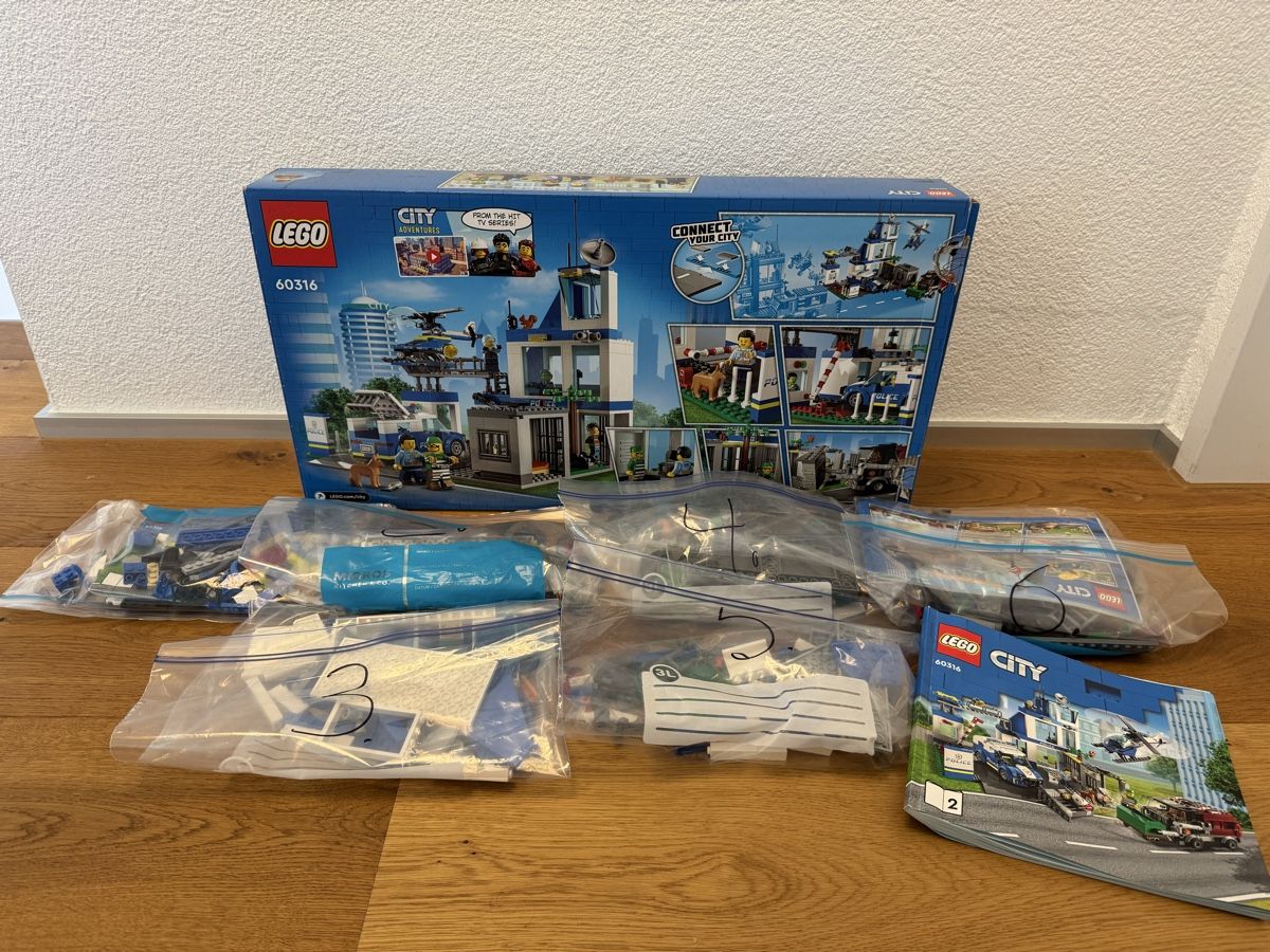 Lego Giocattoli: LEGO Polizeistation 60316 – Usato da Härkingen venduto da Muelli7 3