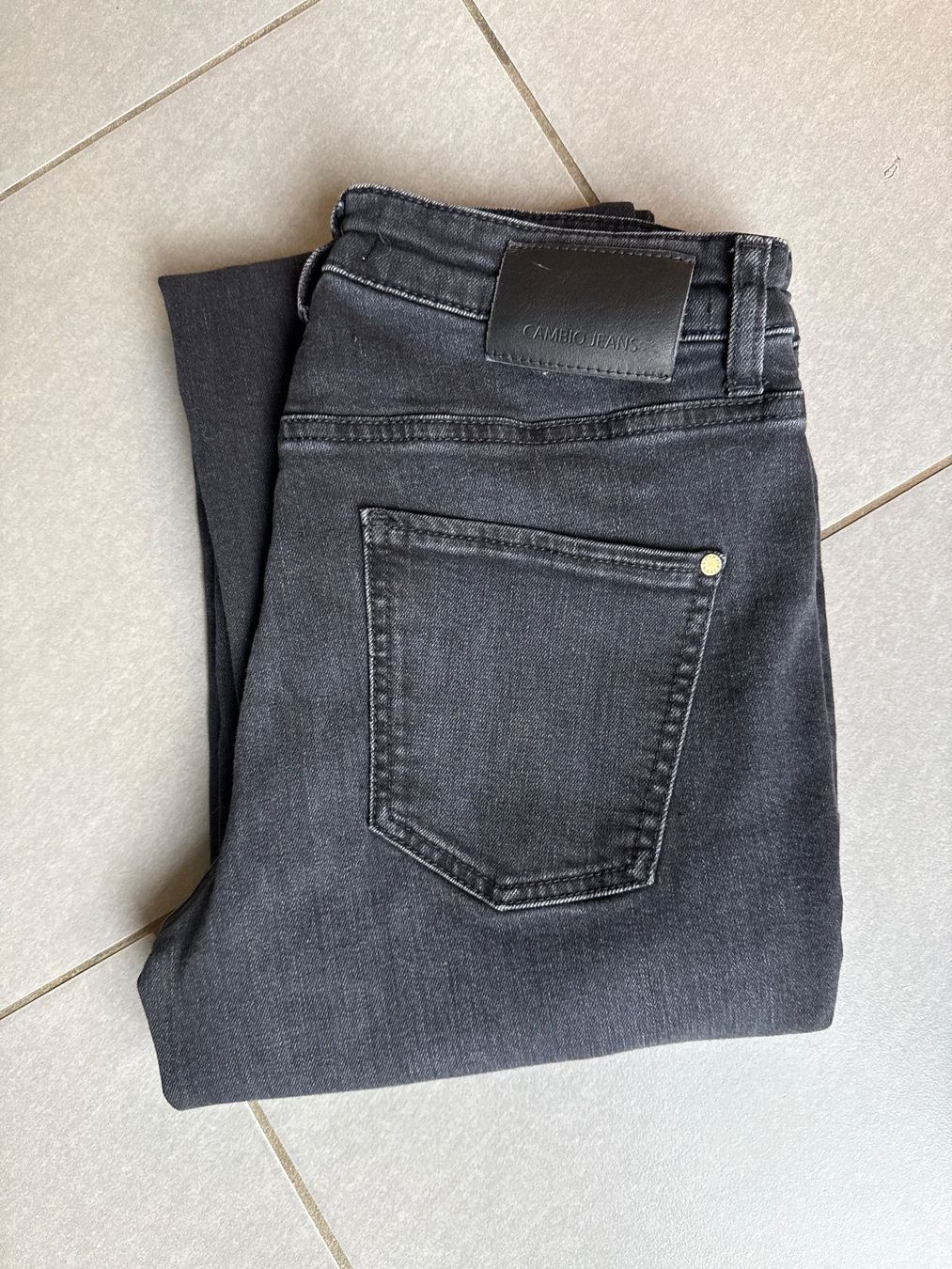 Cambio Jeans: Cambio Jeans Grösse 36 - stretch - Top Zustand – Usato da Basel venduto da jetzt-wird-gemistet