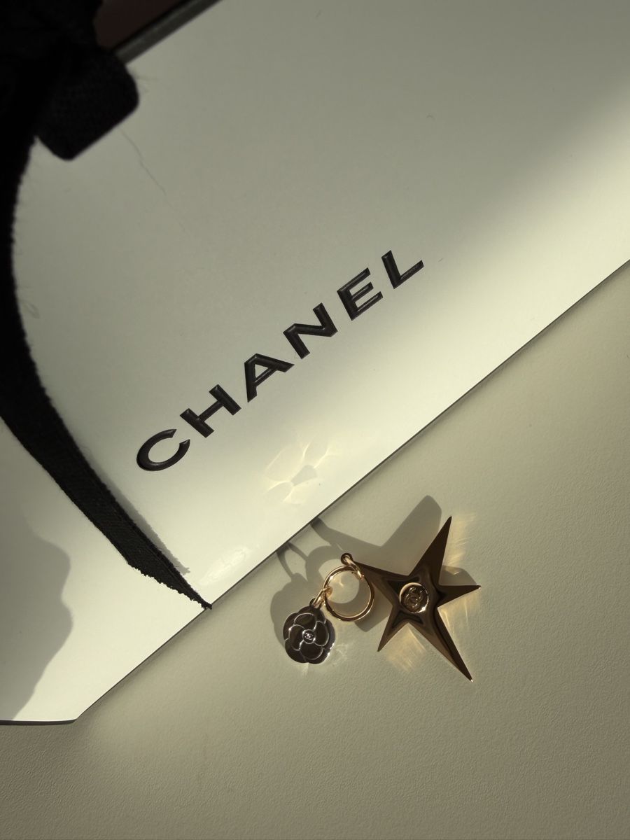 Chanel Ciondoli: Chanel Charm 💖 – Nuovo e nell'imballaggio originale da Herrliberg venduto da RelovedByS