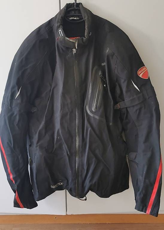 Giacche: giacca ducati goretex uomo – Usato da Lostallo venduto da Berenike