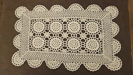 Wunderschönes Spitzendeckeli, neuwertig, Beige 41 x 25 cm