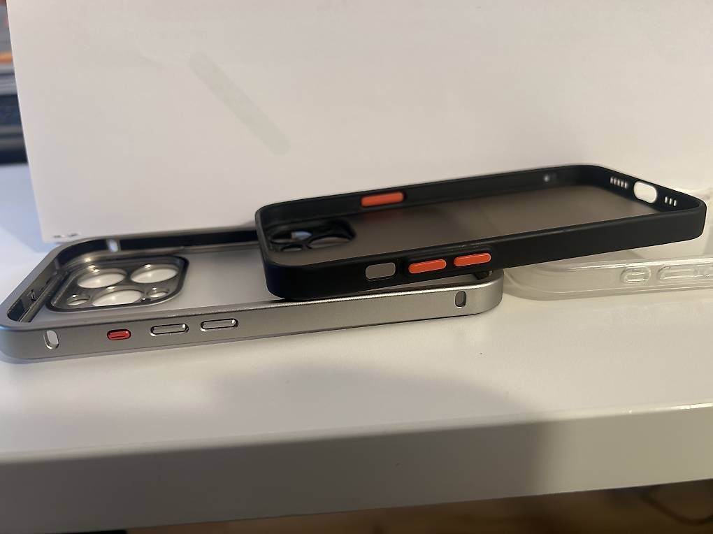Covers & Schutzfolien: Fours iPhone 14 – Gebraucht aus Versoix von jen_k2qv 1