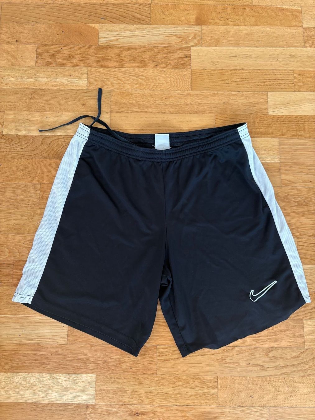 Nike Pantaloni: Nike Sporthose Slim-Fit – Usato da Bern venduto da fin_99t2