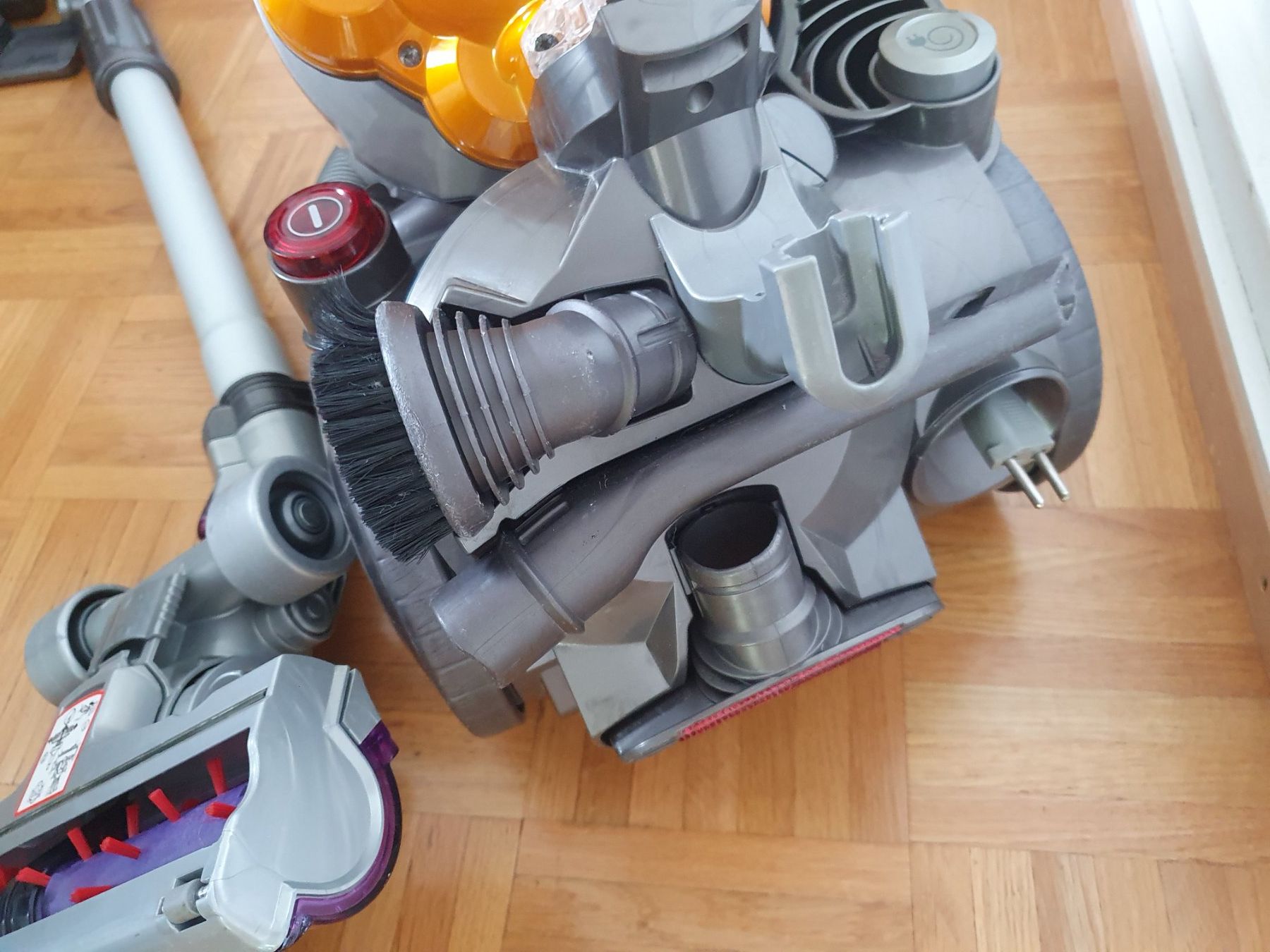 Dyson Aspirapolveri & Accessori: Dyson DC19 d'occasion – Usato da Prilly venduto da RoDyRe 6