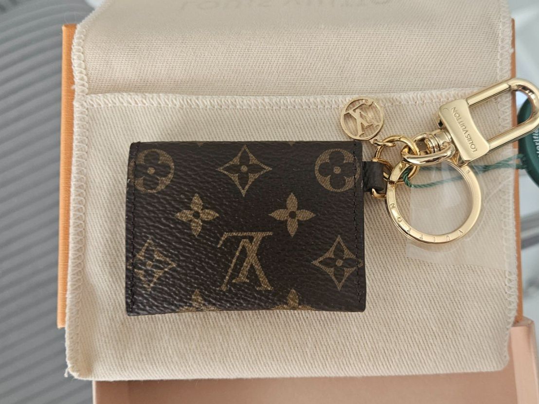 Louis Vuitton Portachiavi: Louis Vuitton Kirigami Pouch Bag Charm – Nuovo e nell'imballaggio originale da Zürich venduto da roc_sm7z 3