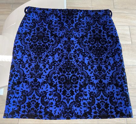 Rock mit Muster blau/schwarz neuwertig Grösse 40
