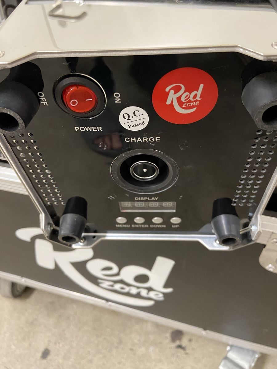 Lampes: Red Zone Scheinwerfer Set im Flightcase 6 Stk. gebraucht – D'occasion à Dietikon par brocki-eyra 2