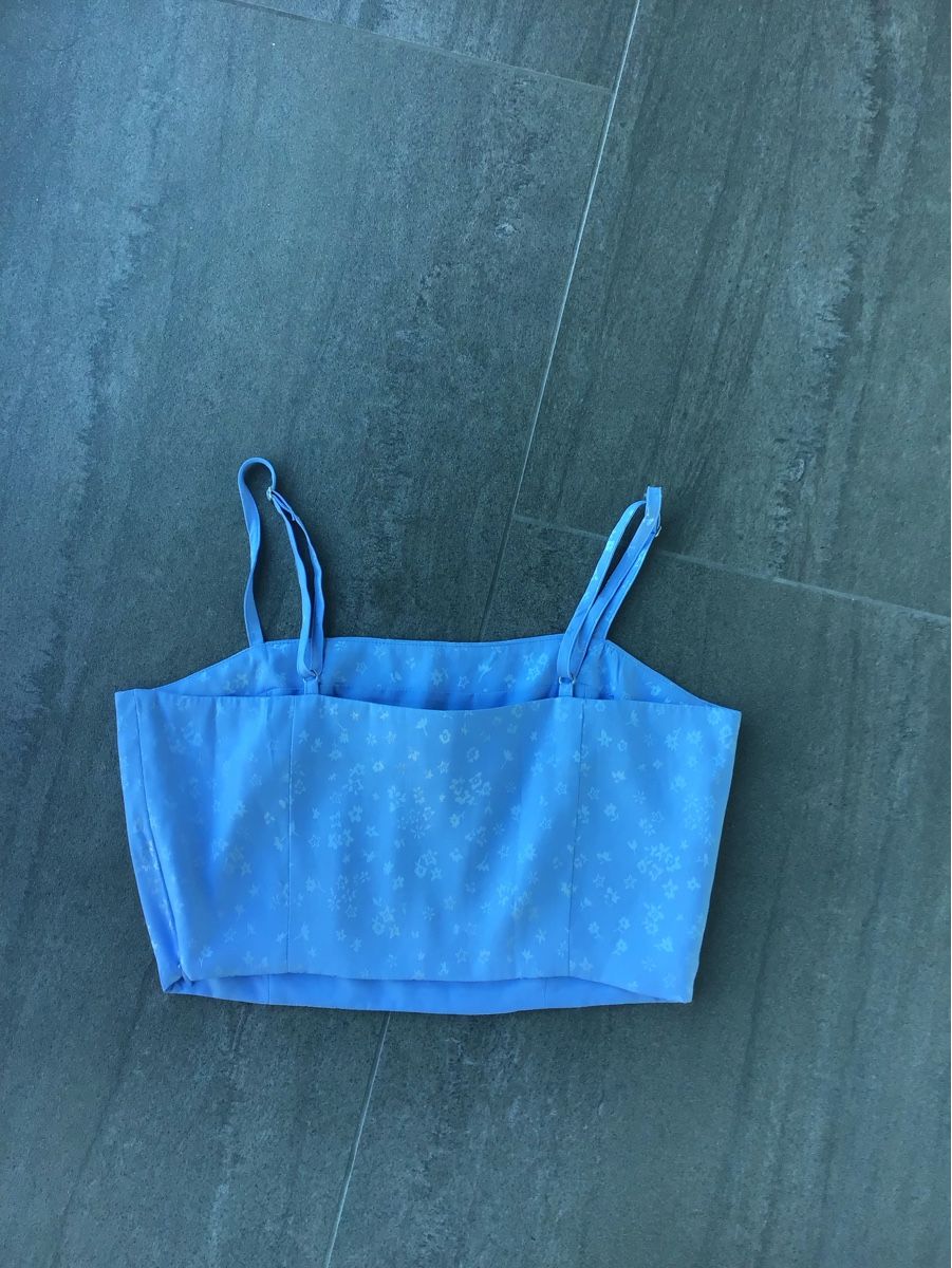 Top: Sommerliches Trägertop in Hellblau mit Blumenmuster, M – Nuovo (secondo la descrizione) da Aarburg venduto da Sonnenschein6 1