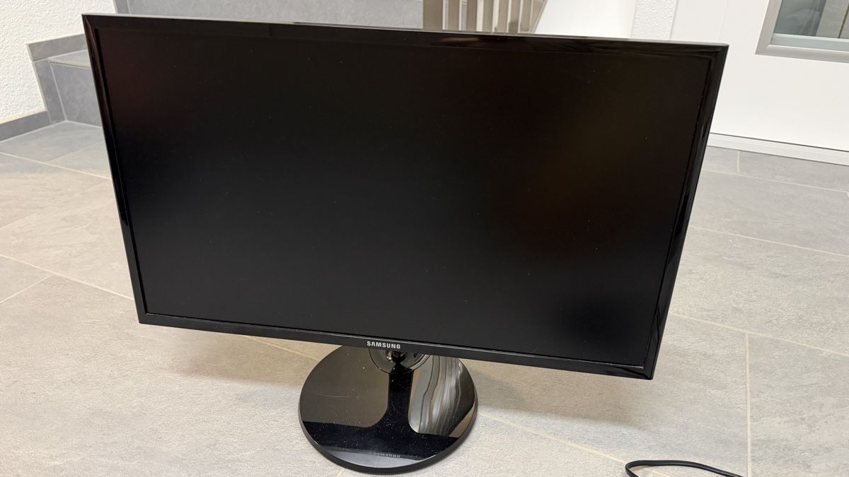 Samsung Monitore: Monitor Samsung S24F354FHU – Gebraucht aus Bollingen von dmi_dnh8 8