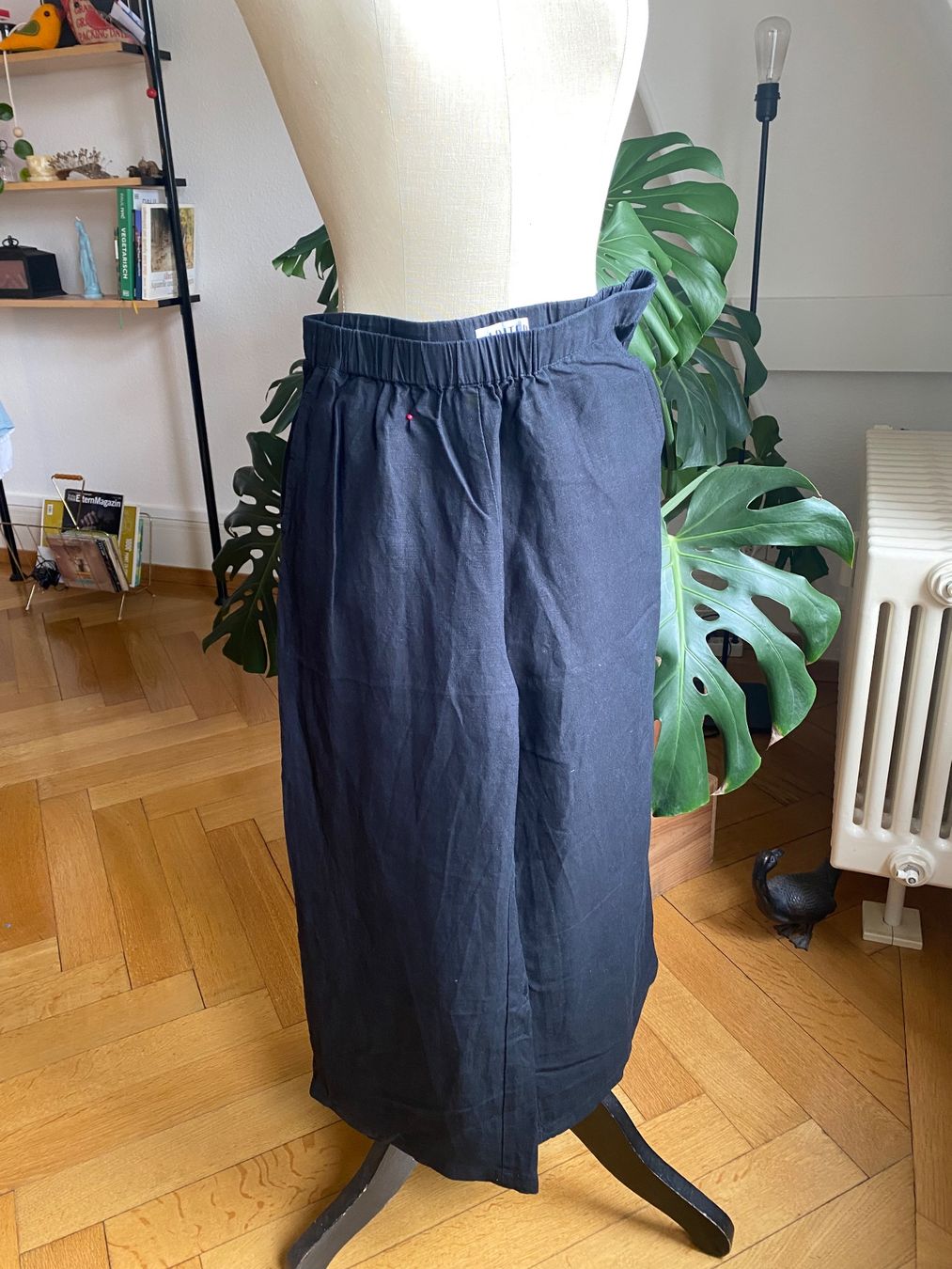 Pantaloni: EDITED Leinenhose, schwarz, Gr. 38 – Usato da Basel venduto da NormaJean01