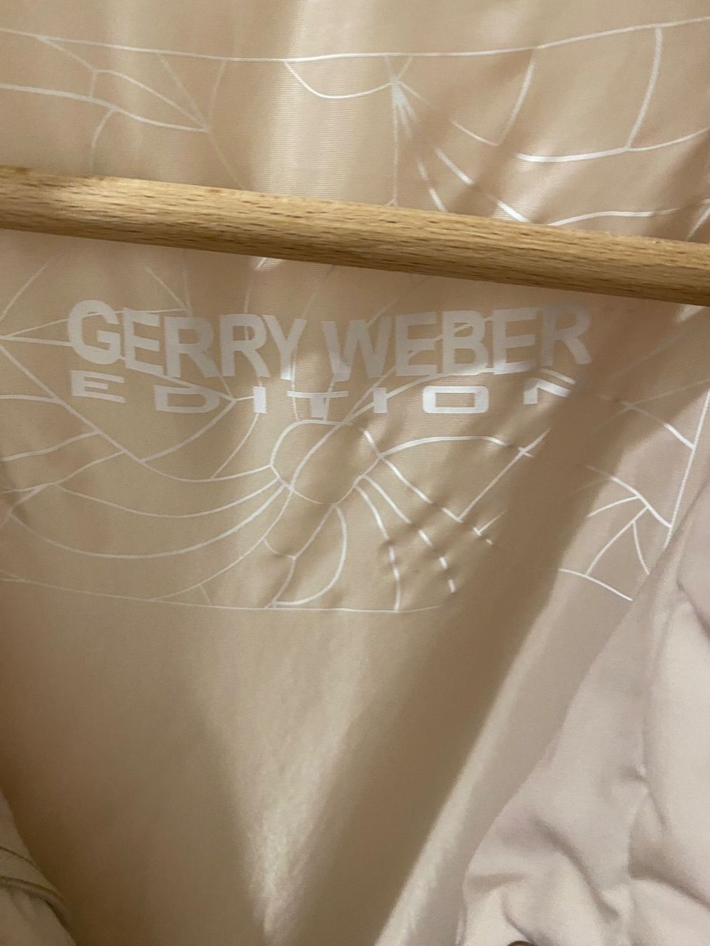 Gerry Weber Giacche: Gerry Weber leichte Jacke beige Gr. 44 – Usato da Pratteln venduto da a23_j2gs 7