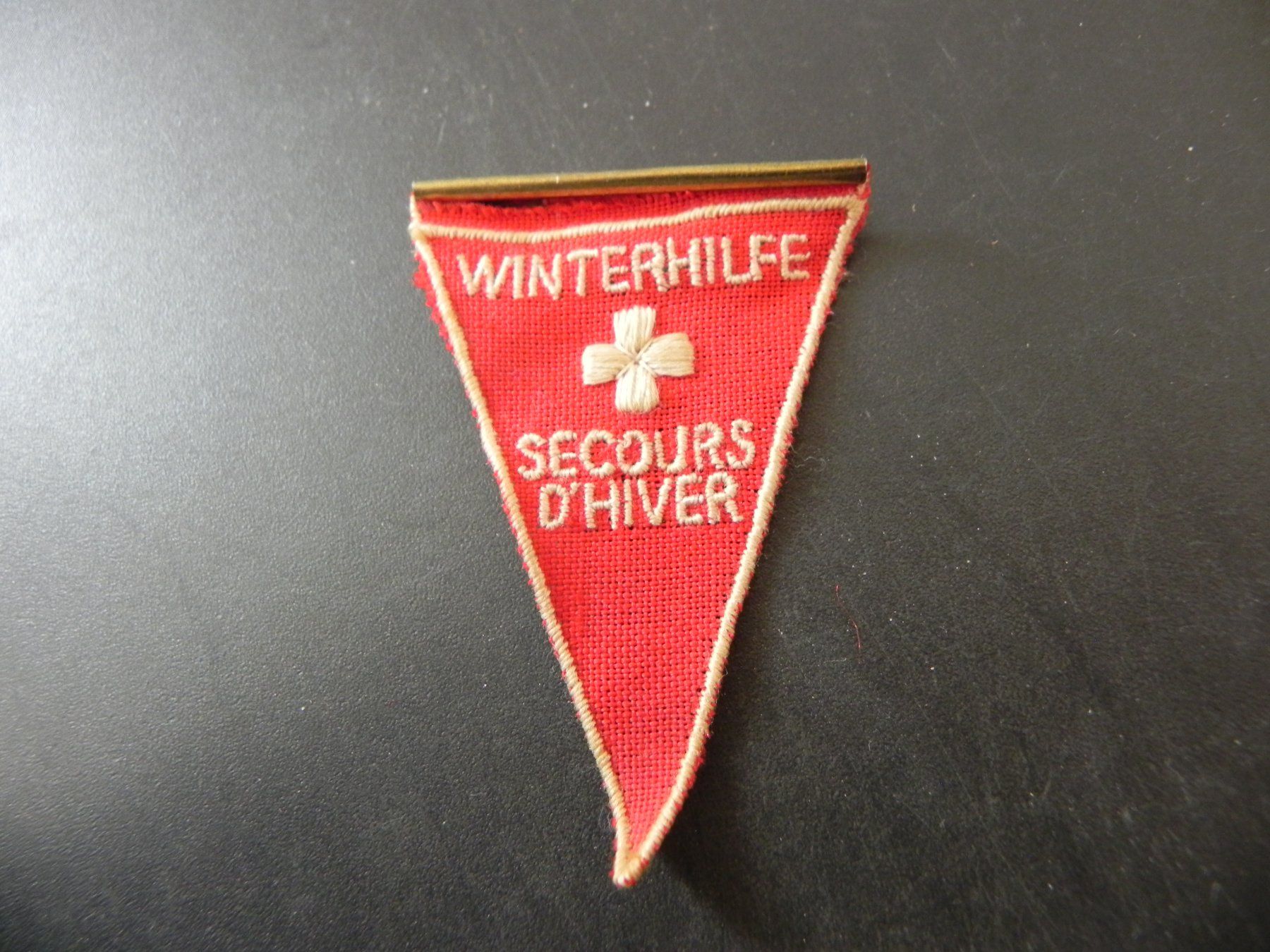Broschen & Nadeln: Abzeichen Winterhilfe 1942 – Gebraucht aus Biel/Bienne von Gogolozi