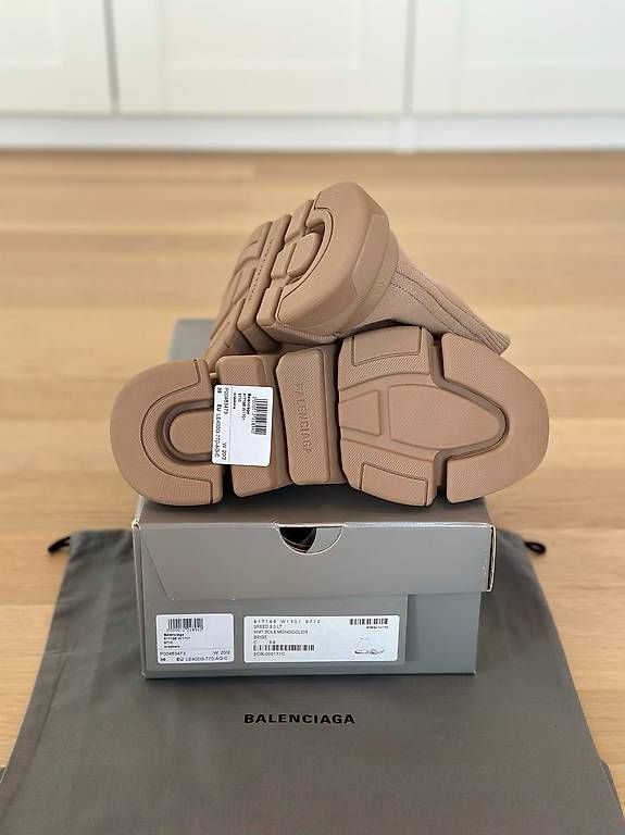 Scarpe da uomo: Balenciaga Speed Trainer 2.0 in beige – Usato da St. Gallen venduto da Sabrinaaa 1