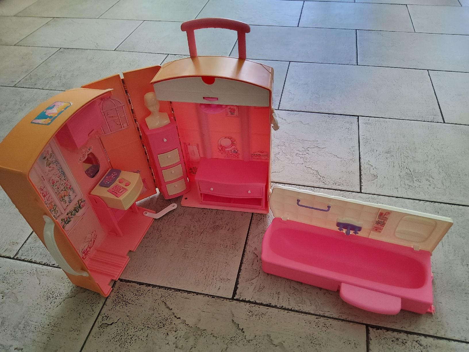 Giocattoli: Barbie Rollkoffer – Usato da Oberwangen b. Bern venduto da rol_p5g6