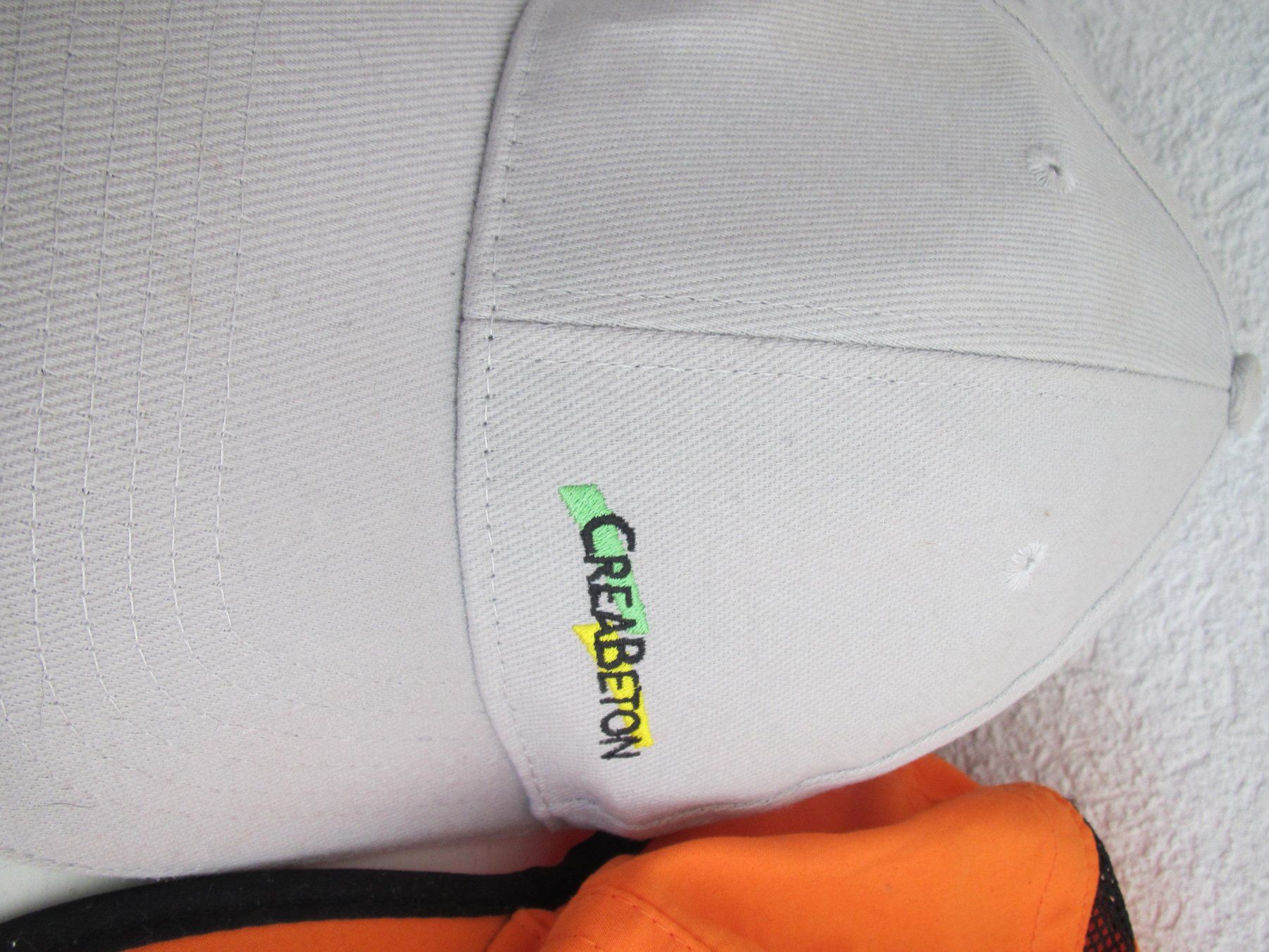 Copricapi, berretti & cappellini: 4 CASQUETTES AVEC PUBLICITES – Usato da Murten venduto da Selliot 2