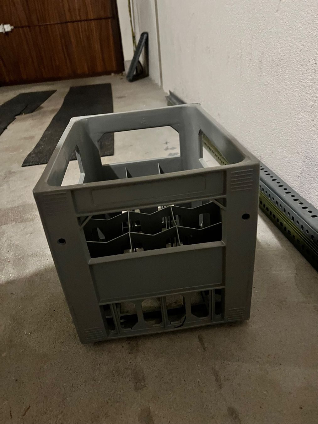 Transportkisten: Graue Harasse / Getränkekiste - 15 x 500ml – Gebraucht aus Tafers von JP911 3