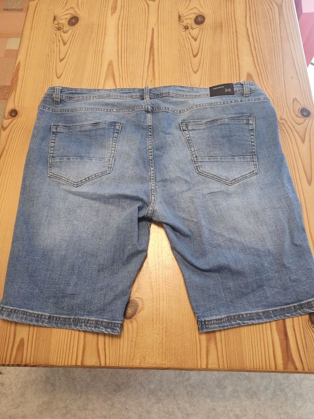 Jeans: John Devin kurze Jeans – Usato da Siselen BE venduto da Janik_98 1