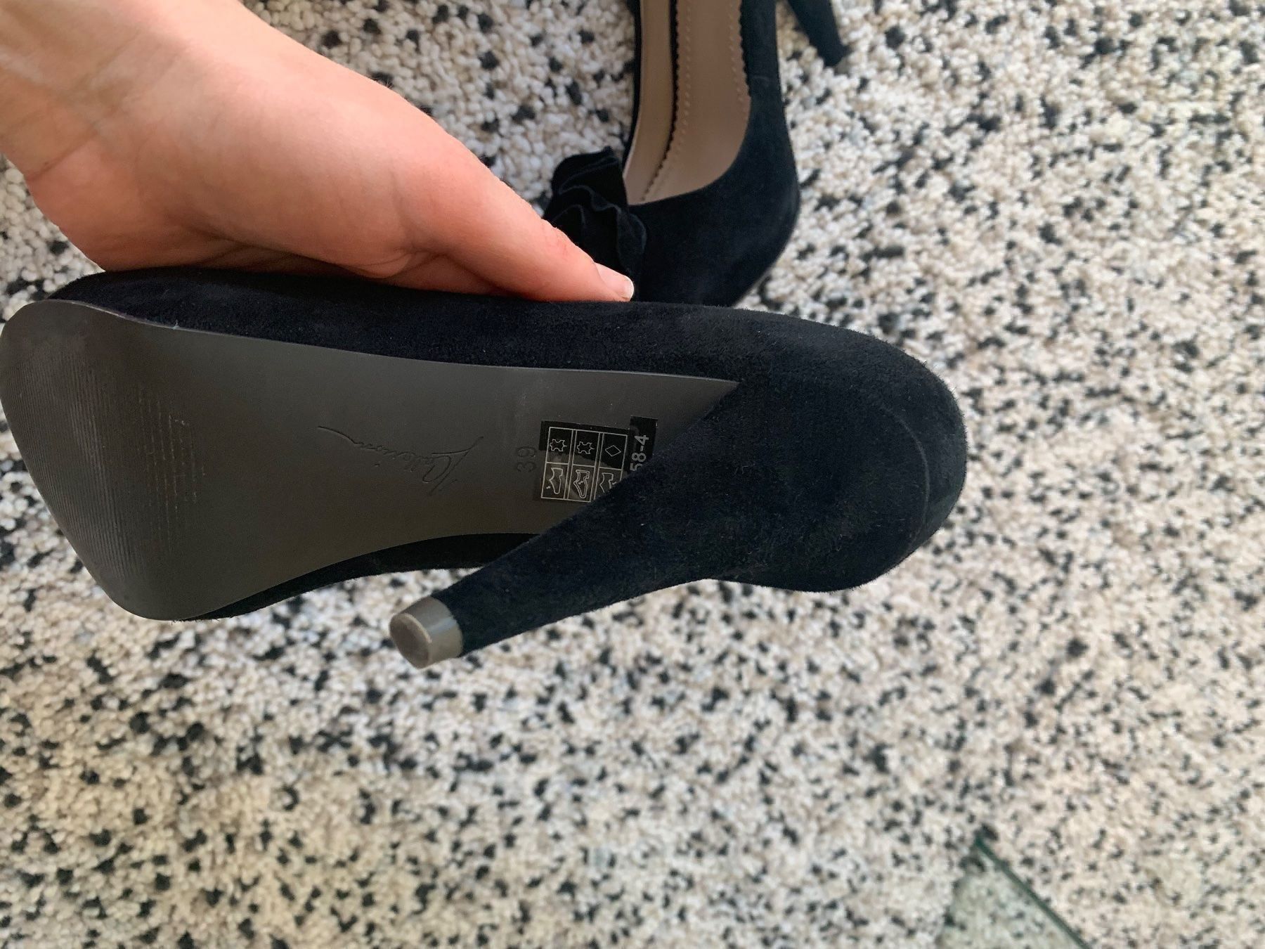 Damenschuhe: New black suede heels, 39 – Neu und originalverpackt aus Zug von Nat.yushkevich 4